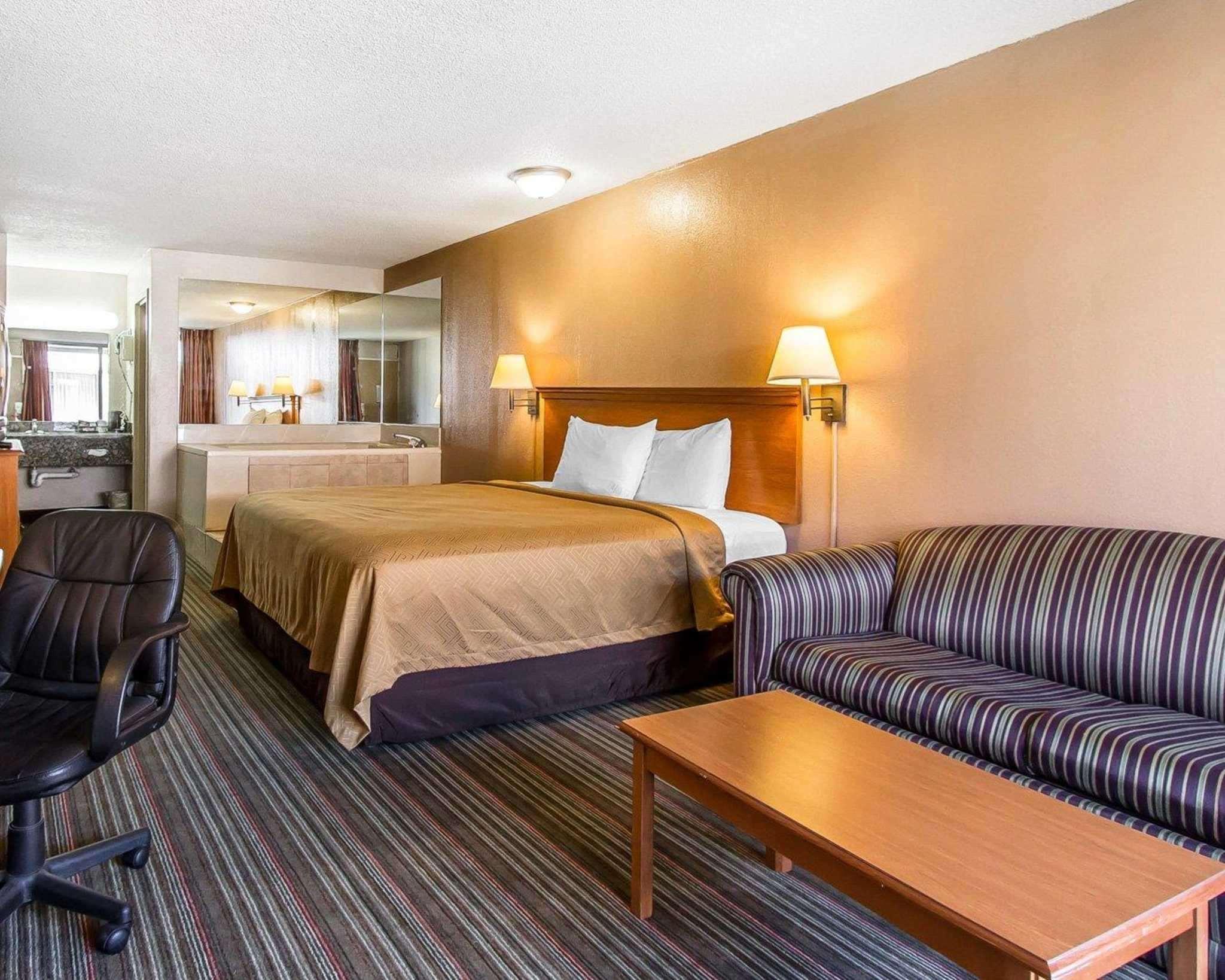 Econo Lodge Inn & Suites Near Bricktown Oklahoma City Exterior photo